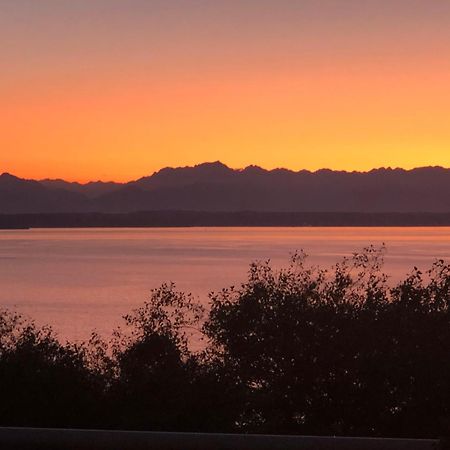 1-Bedroom Seaview Guesthouse On Seattle Luxury Estate With Views Of Olympic Mountains Exterior photo