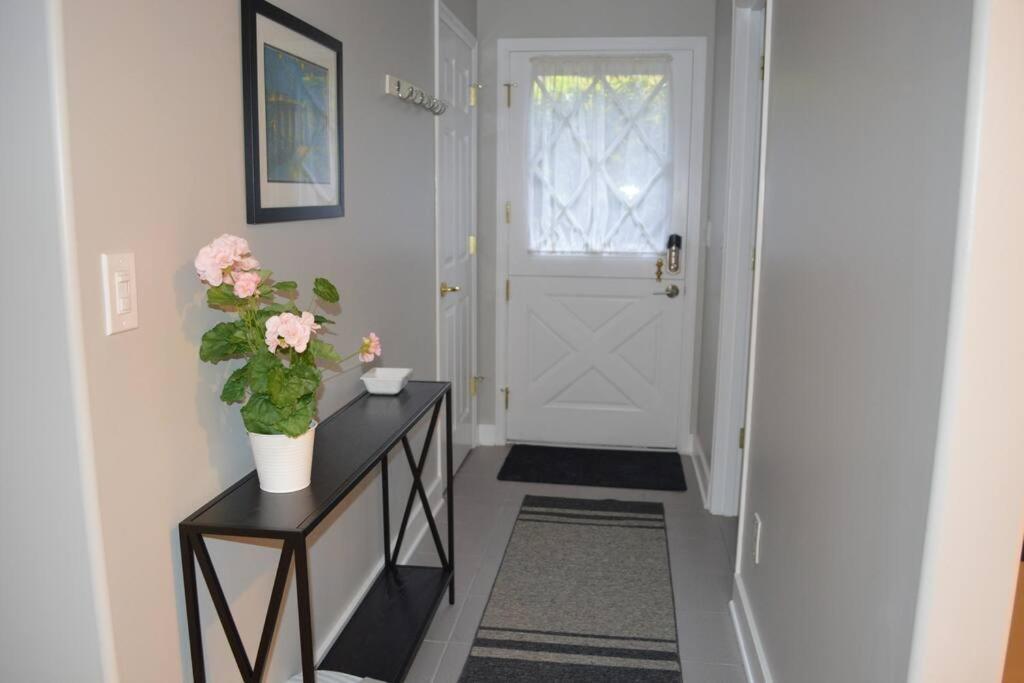1-Bedroom Seaview Guesthouse On Seattle Luxury Estate With Views Of Olympic Mountains Exterior photo