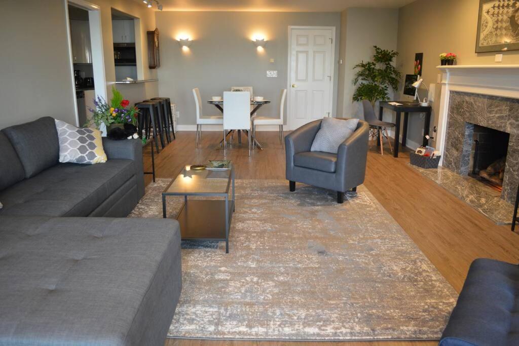 1-Bedroom Seaview Guesthouse On Seattle Luxury Estate With Views Of Olympic Mountains Exterior photo