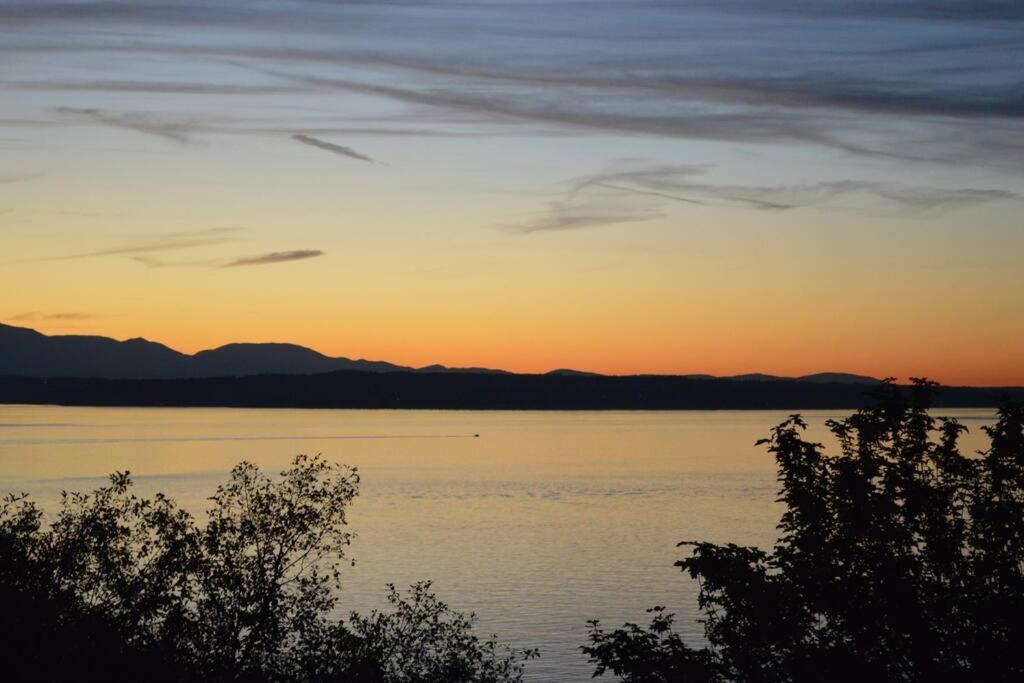 1-Bedroom Seaview Guesthouse On Seattle Luxury Estate With Views Of Olympic Mountains Exterior photo